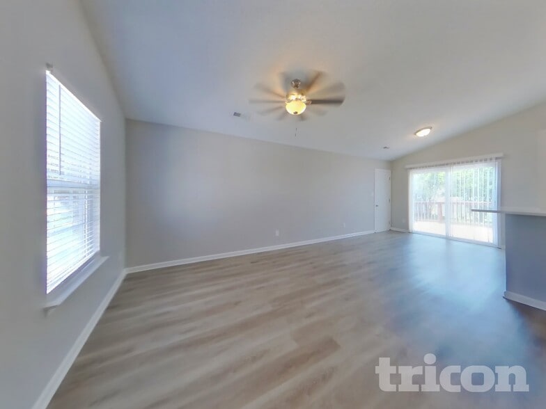 Building Photo - 15228 Pangborn Pl