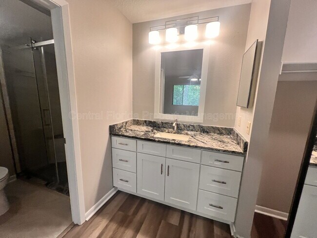 Building Photo - 17 Escondido Cir