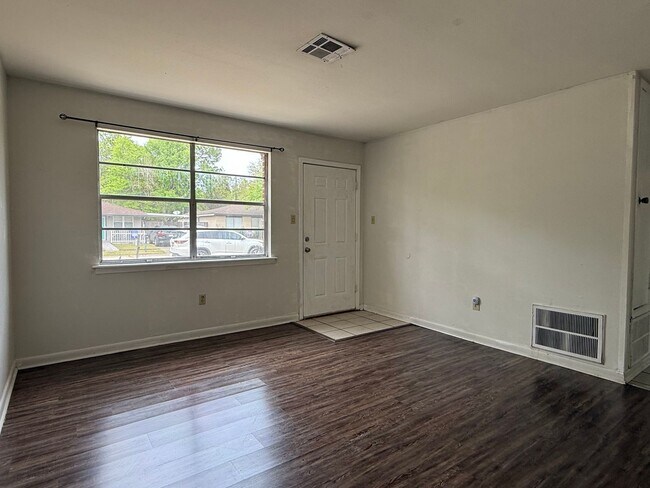 Building Photo - Room To Stretch