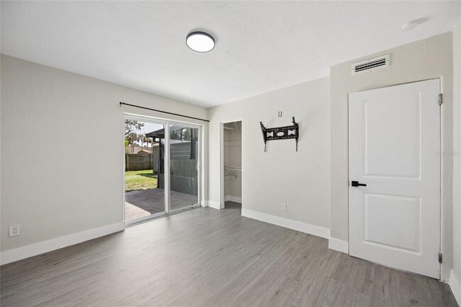 Building Photo - 6036 Dogwood Dr
