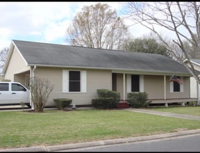 Building Photo - 301 Nottingham Cir