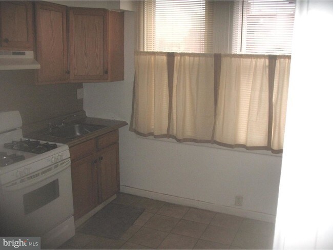 Building Photo - 1709 W Juniata St