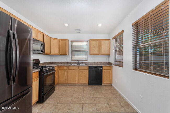 Building Photo - 2261 S Ponderosa Dr