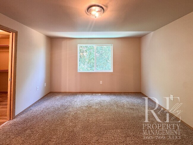 Building Photo - 2090 NE Green Glen Ln