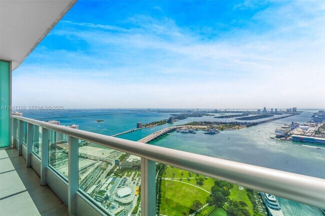 Building Photo - 900 Biscayne Blvd