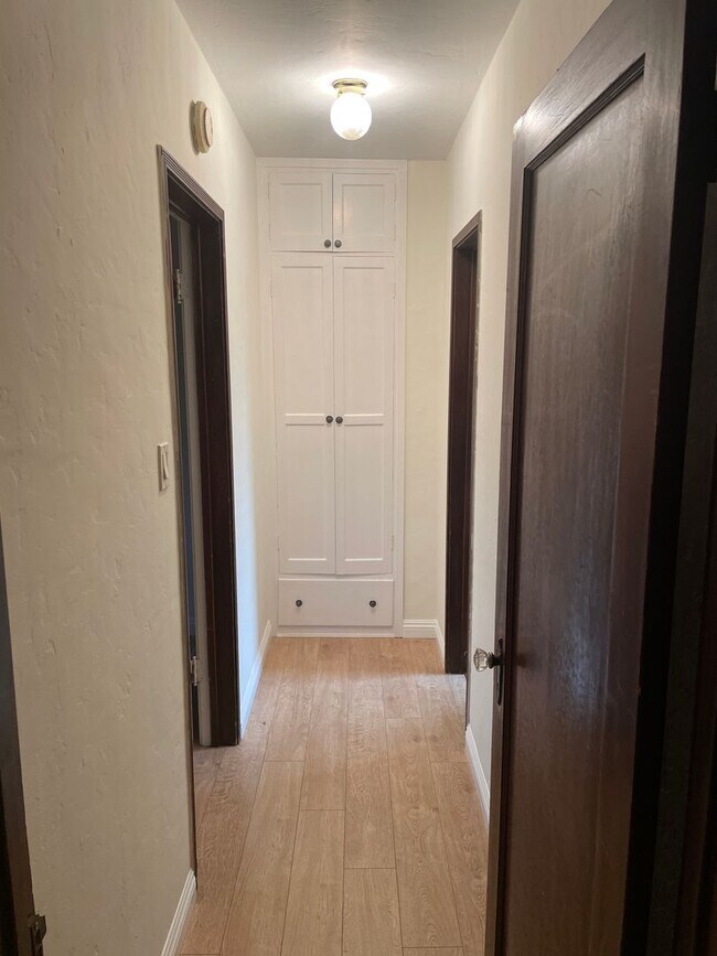 Building Photo - APT PRIMROSE