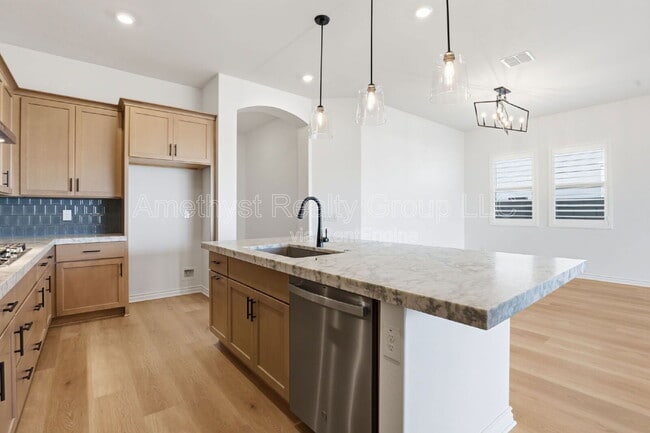 Building Photo - 15660 W Pershing St