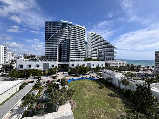 Building Photo - 336 N Birch Rd