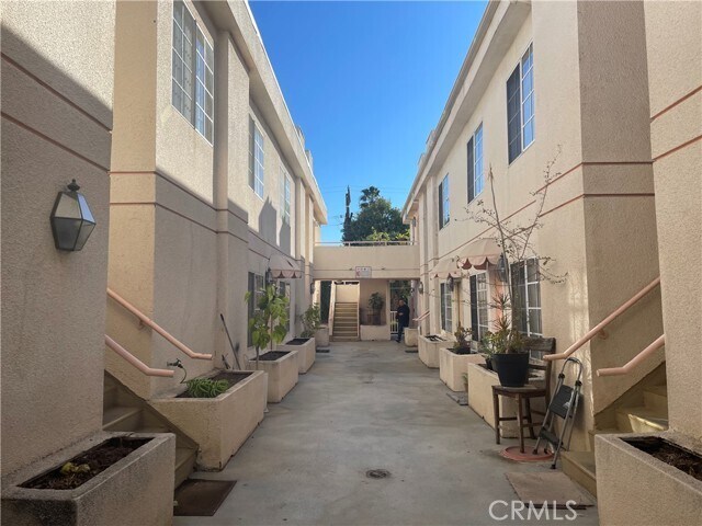 Building Photo - 14758 Magnolia Blvd