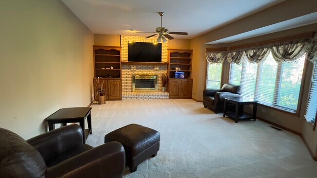Building Photo - 1360 Hunter Cir