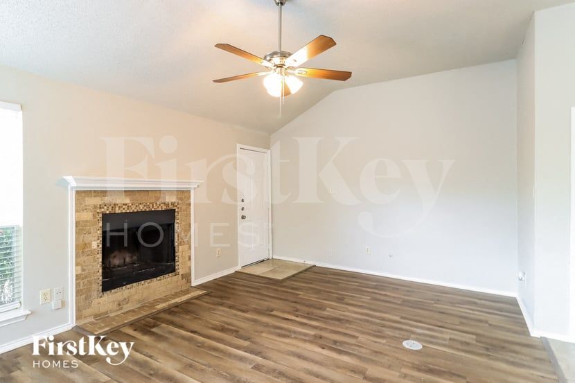 Building Photo - 1129 Rosewood Ln