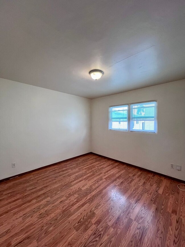 Building Photo - 4720-34 Wilson Ave
