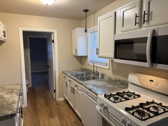 Building Photo - 398 Clear Creek Dr