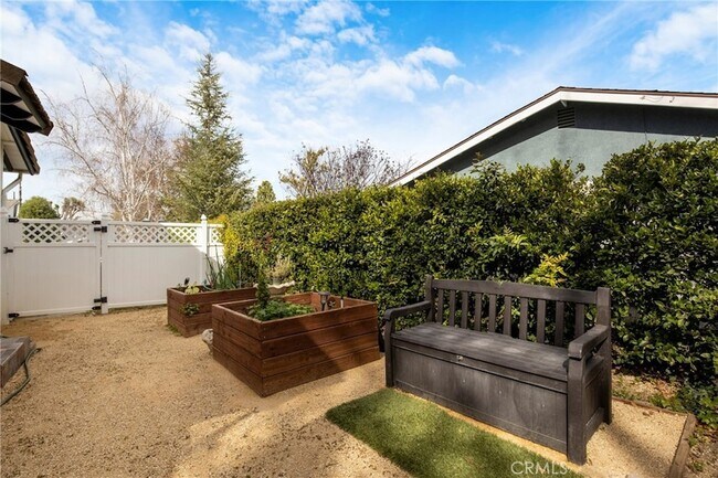 Building Photo - 23936 Nomar St