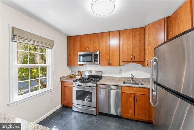 Building Photo - 5602 Kirkham Ct