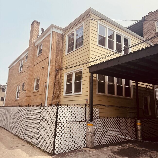 Building Photo - 5544 N Campbell Ave