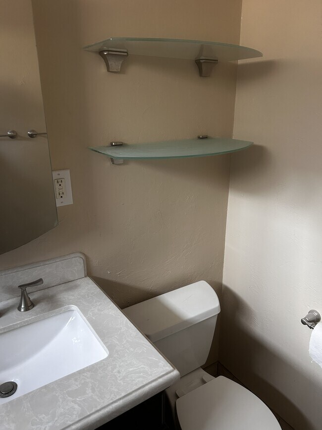 Building Photo - 653 7th St