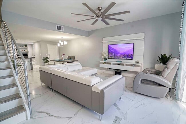 Building Photo - 1261 Presidio Dr