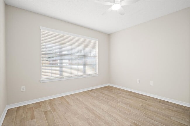 Building Photo - HEART OF DAPHNE LISTING!