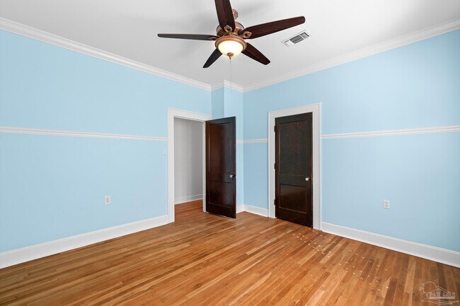 Building Photo - 1818 E Lakeview Ave
