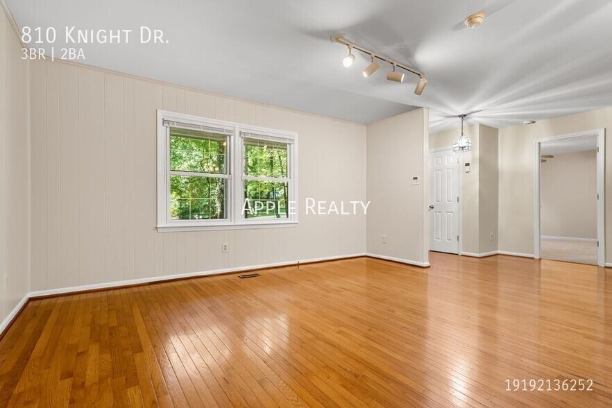 Building Photo - 810 Knight Dr