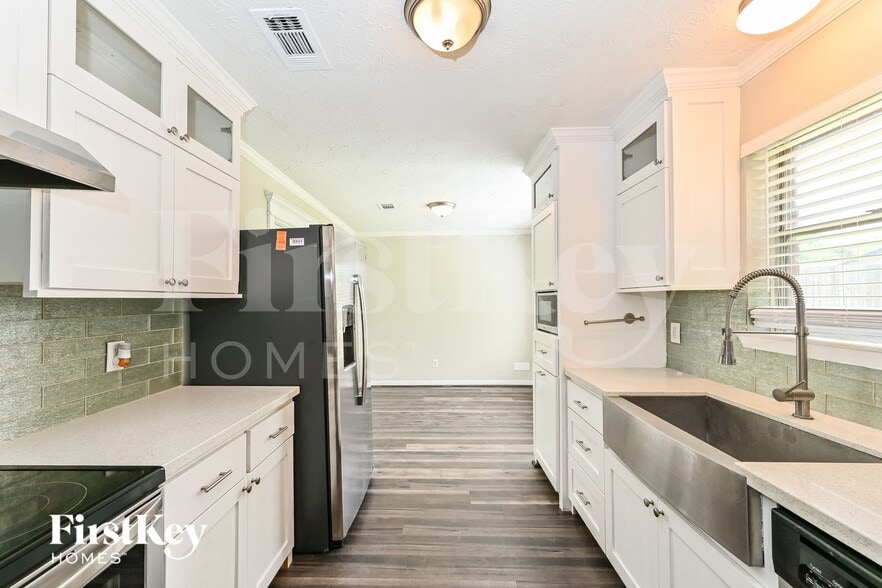 Building Photo - 9702 Desert Flower Ln