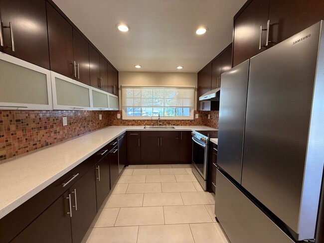 Building Photo - Updated single-level home located in the highly sought-after Killarney Farms neighborhood of Sant...