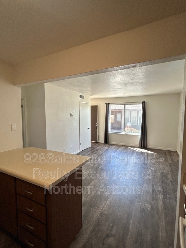 Building Photo - 1200 S Riordan Ranch St