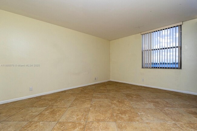 Building Photo - 109 Lake Emerald Dr