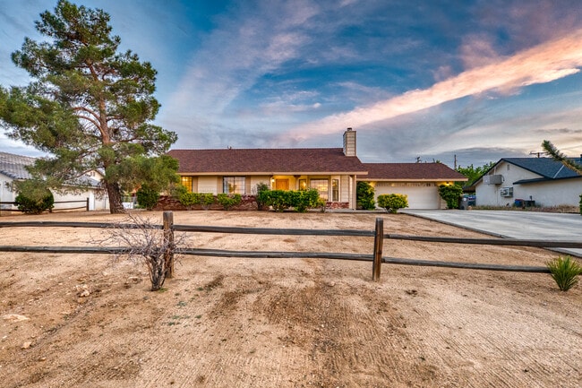 Building Photo - 57731 San Tropeze Dr