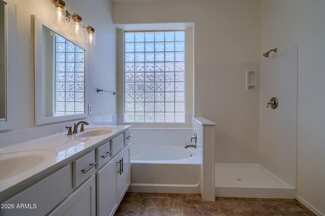 Building Photo - 6586 W Oraibi Dr