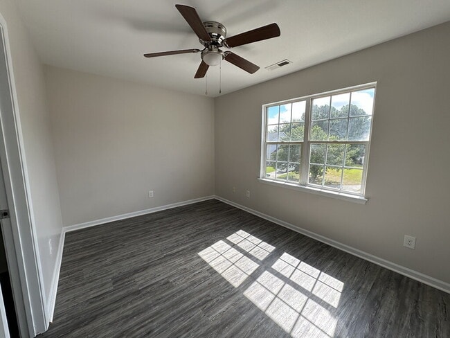 Building Photo - 1061 W Pueblo Dr