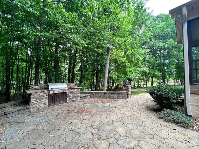 Building Photo - 8994 Azalea Rd