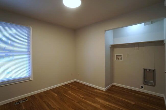 Building Photo - 3070 Mirage Dr