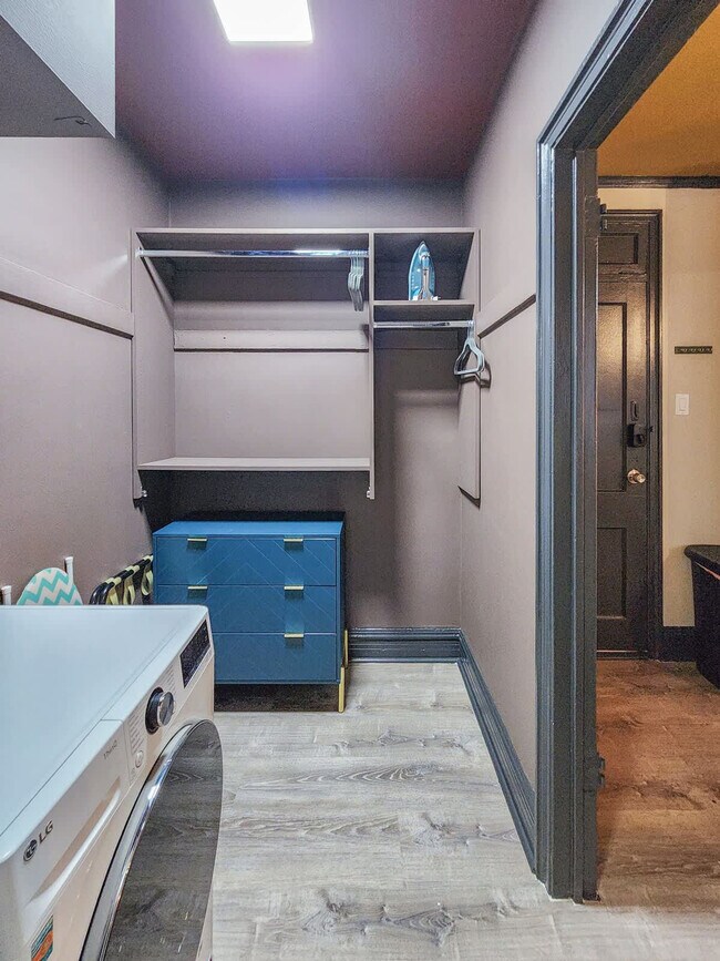 Building Photo - 2115 N Sedgwick St