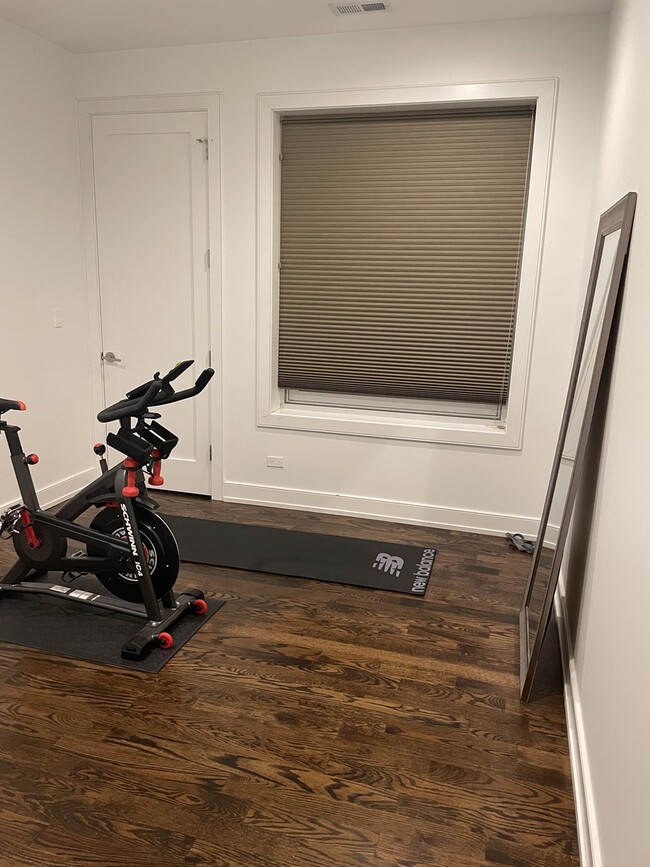 Building Photo - 1870 N Damen Ave