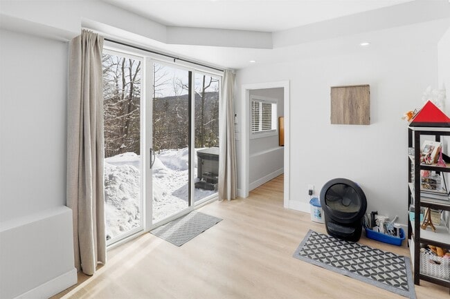 Building Photo - 253 Upper Mad River Rd