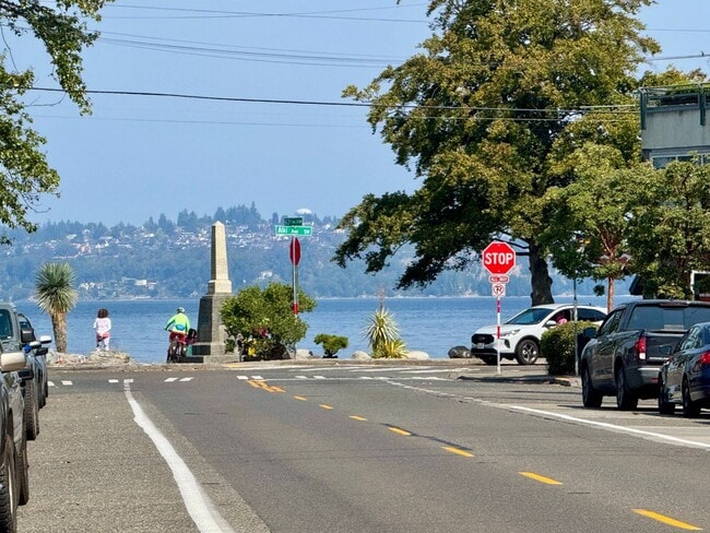 Building Photo - West Seattle ~ Alki Beach Home