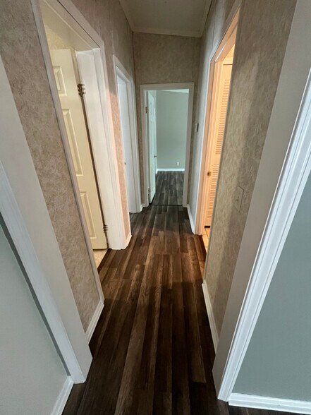 Building Photo - 16 Madison Dr