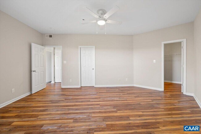 Building Photo - 270 Riverbend Dr