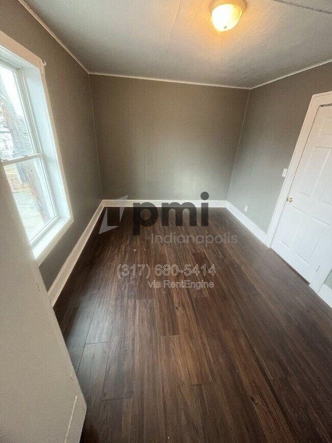 Building Photo - 215 1/2 S Madison Ave