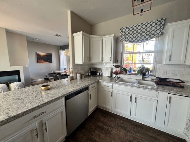 Building Photo - 2423 W Silverton Dr