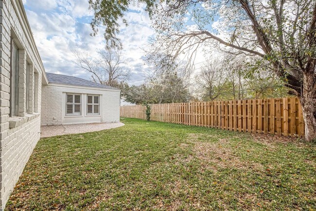Building Photo - 6107 Sanford Rd