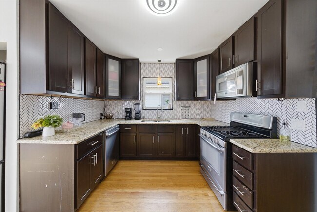 Building Photo - 2231 N 75th Ave