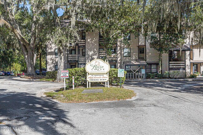 Building Photo - 1604 Arcadia Dr