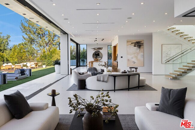 Building Photo - 16801 Oak View Dr