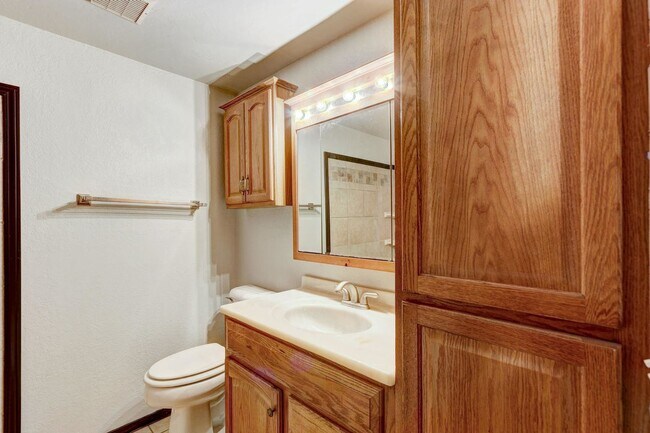 Building Photo - 974 Castlebury Mansion