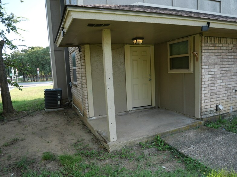 Building Photo - 6925 Calender Rd