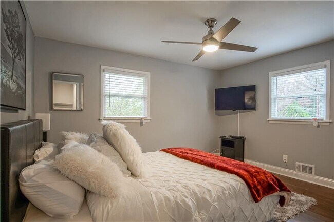 Building Photo - 2640 Casher Dr