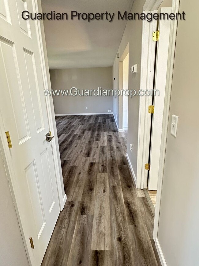 Building Photo - Champlin Single Family Home, Large Fenced Yard, Deck, 2 Car Garage,  Video Tour